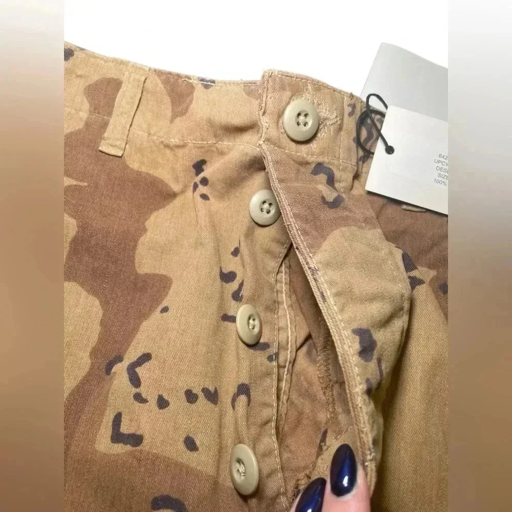 Re/Done New NWT Upcycled Cargo Pants Desert Camo Size Small - Picture 5 of 8